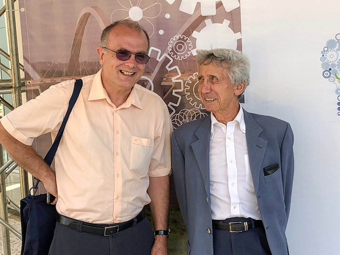 Louis DURRIVE avec Yves SCHWARTZ en 2018 au Brésil - photo P. RYWALSKI Louis DURRIVE avec Yves SCHWARTZ en 2018 au Brésil - photo P. RYWALSKI